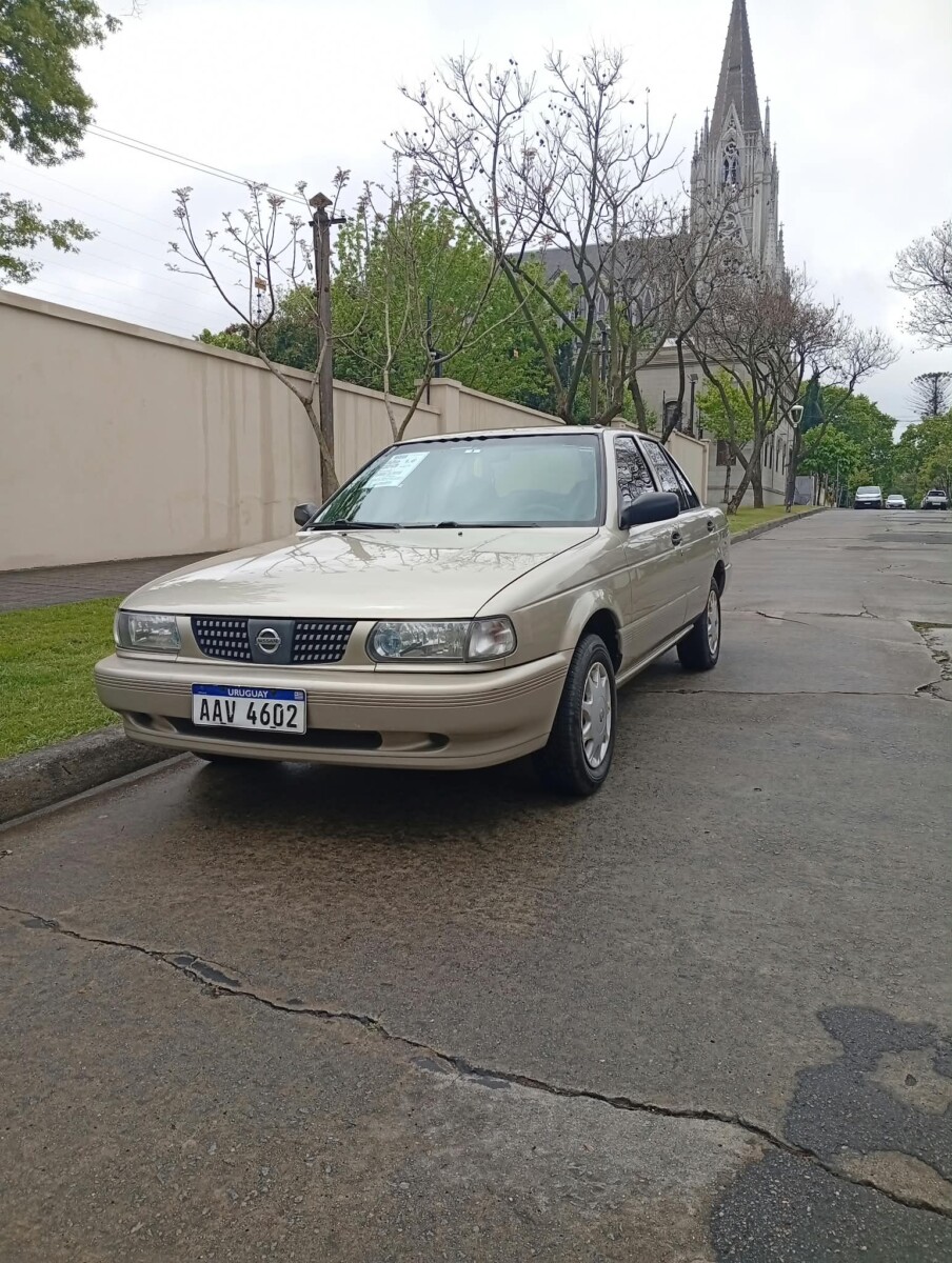 SENTRA B13 AT